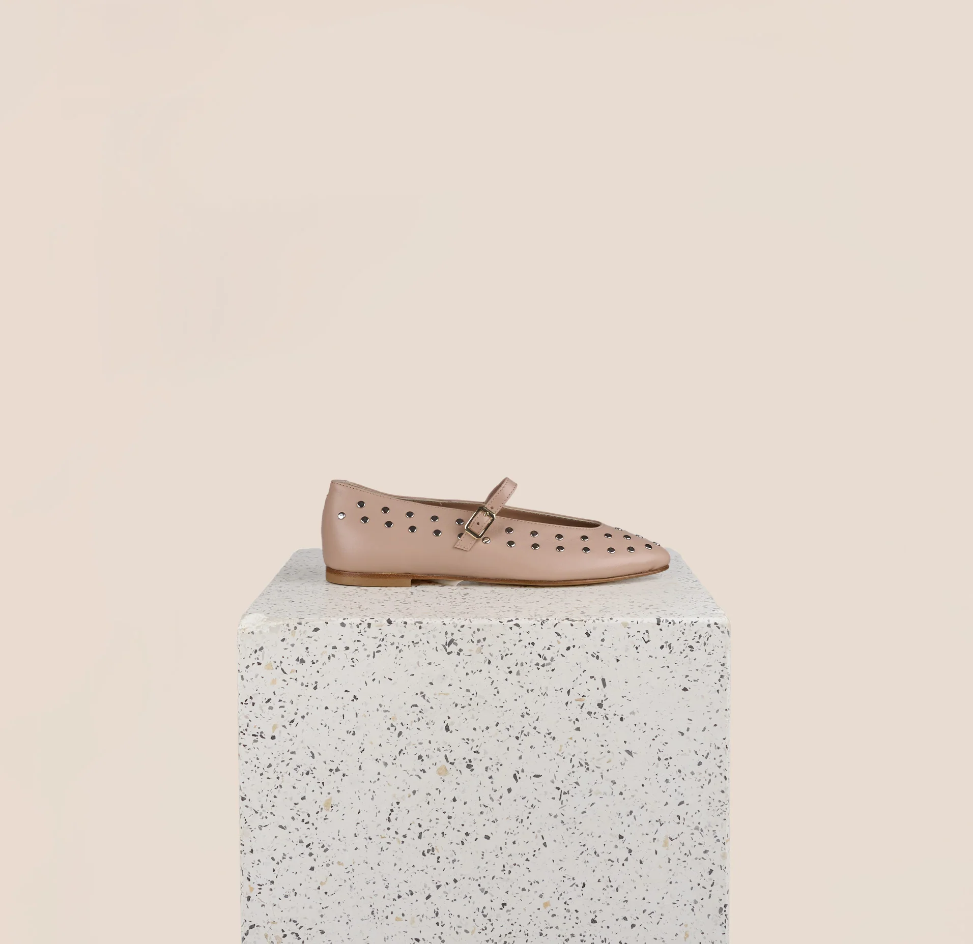 Bari Studs - Beige Nude