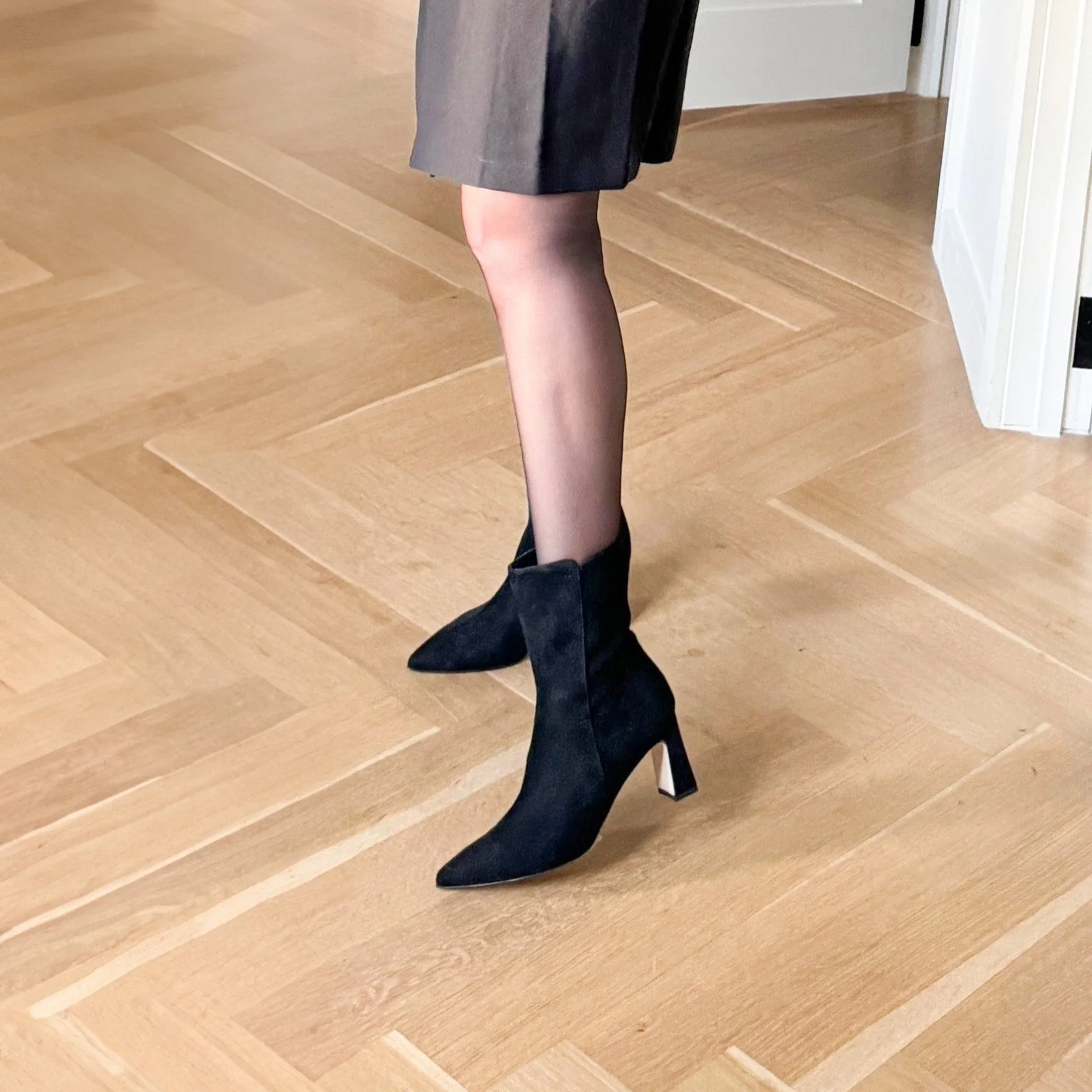 Livorno- Black Suede - Image 3