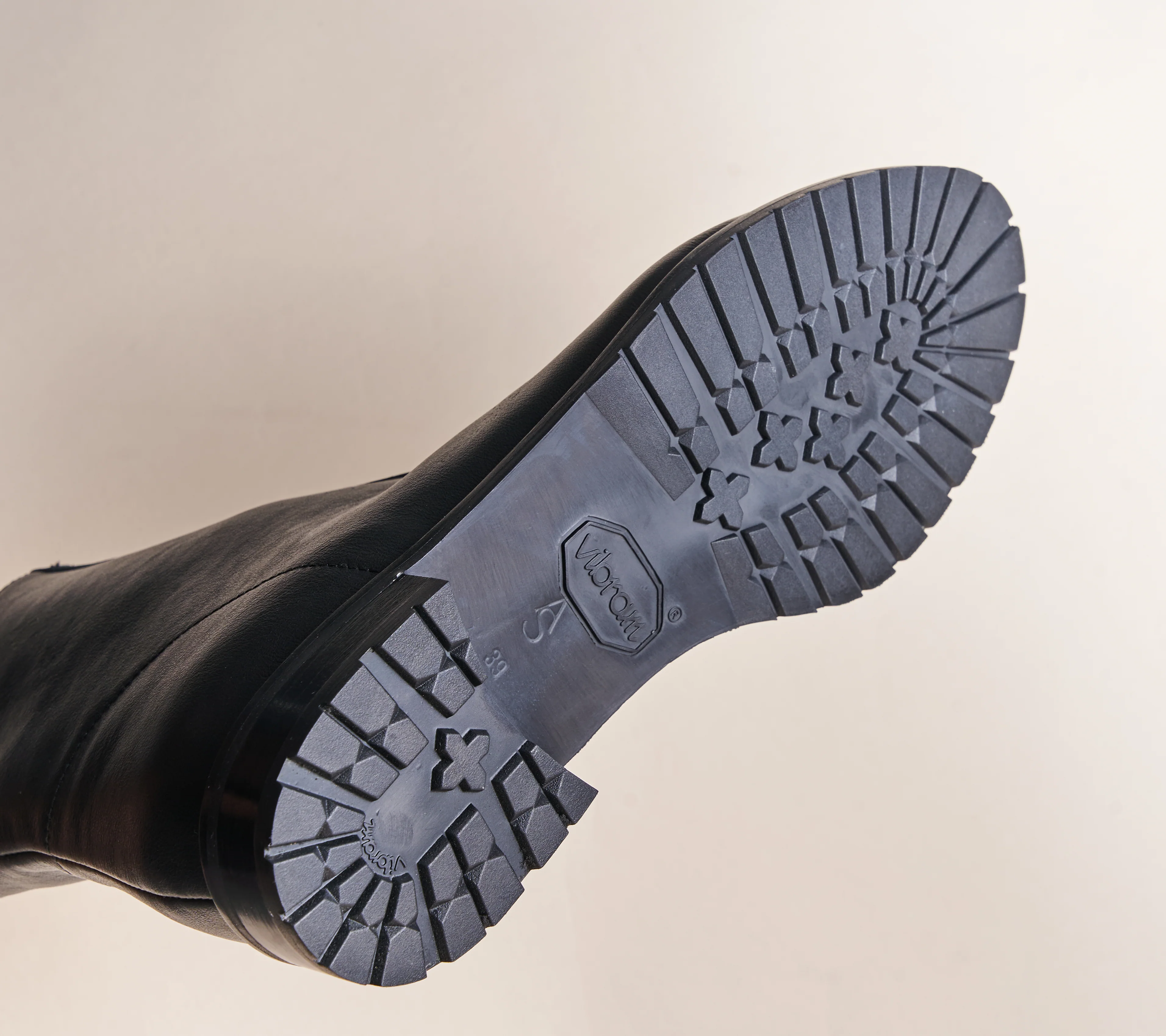 Roma Due - Black Leather - Image 4